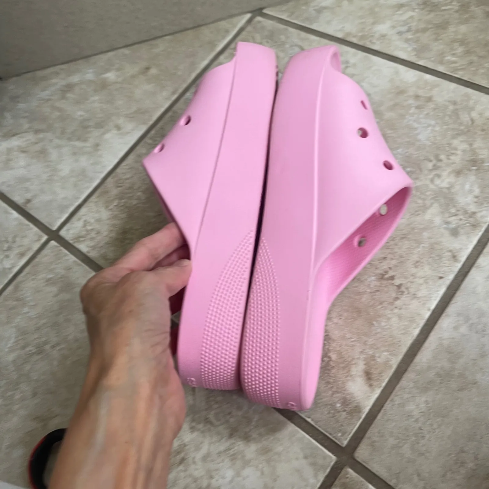 Pink Crocs Comfort Slide Sandals‎ Women Size 6 Kids Platform Casual Shoes ued 1x - Image 6