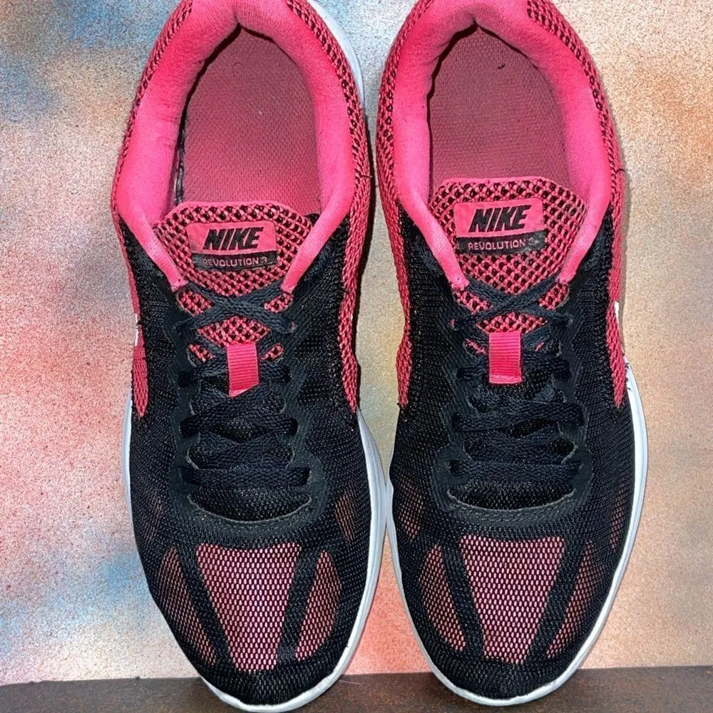 Nike Revolution 3 Women’s Running Shoes Size 8.5M - Image 3