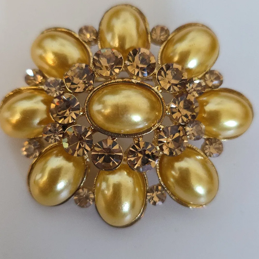 Gold Brooch Pin Silver Gold Pearls and Rhinestones - Image 2