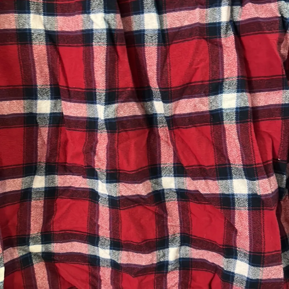 size L plaid button-down - Image 9