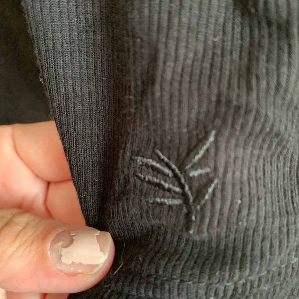 Cozy Earth Tank Top Shirt Blouse Black Ribbed Size Medium Casual Lounge - Image 3