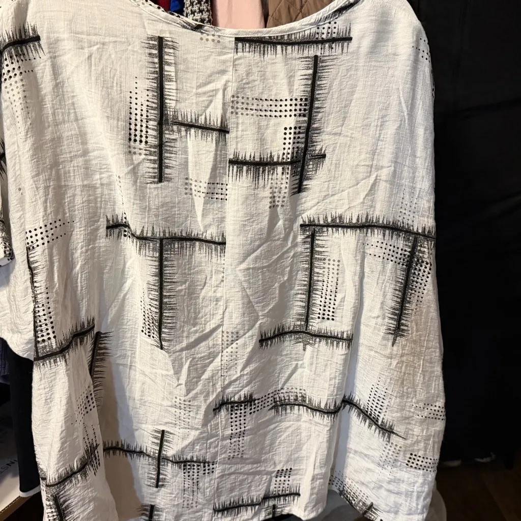 Patrizia Luca White and Black Patterned Top size M/L - Image 2