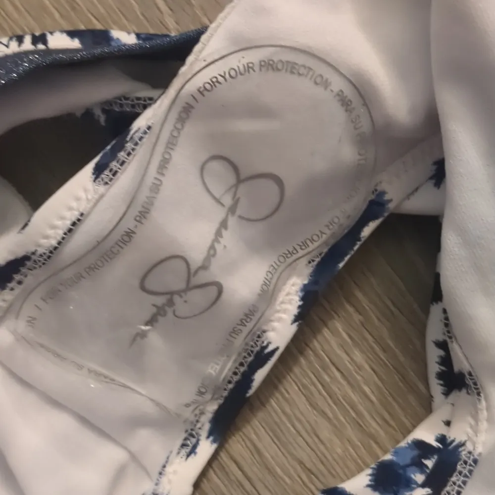 Jessica Simpson  2 piece swimsuit size large - Image 4