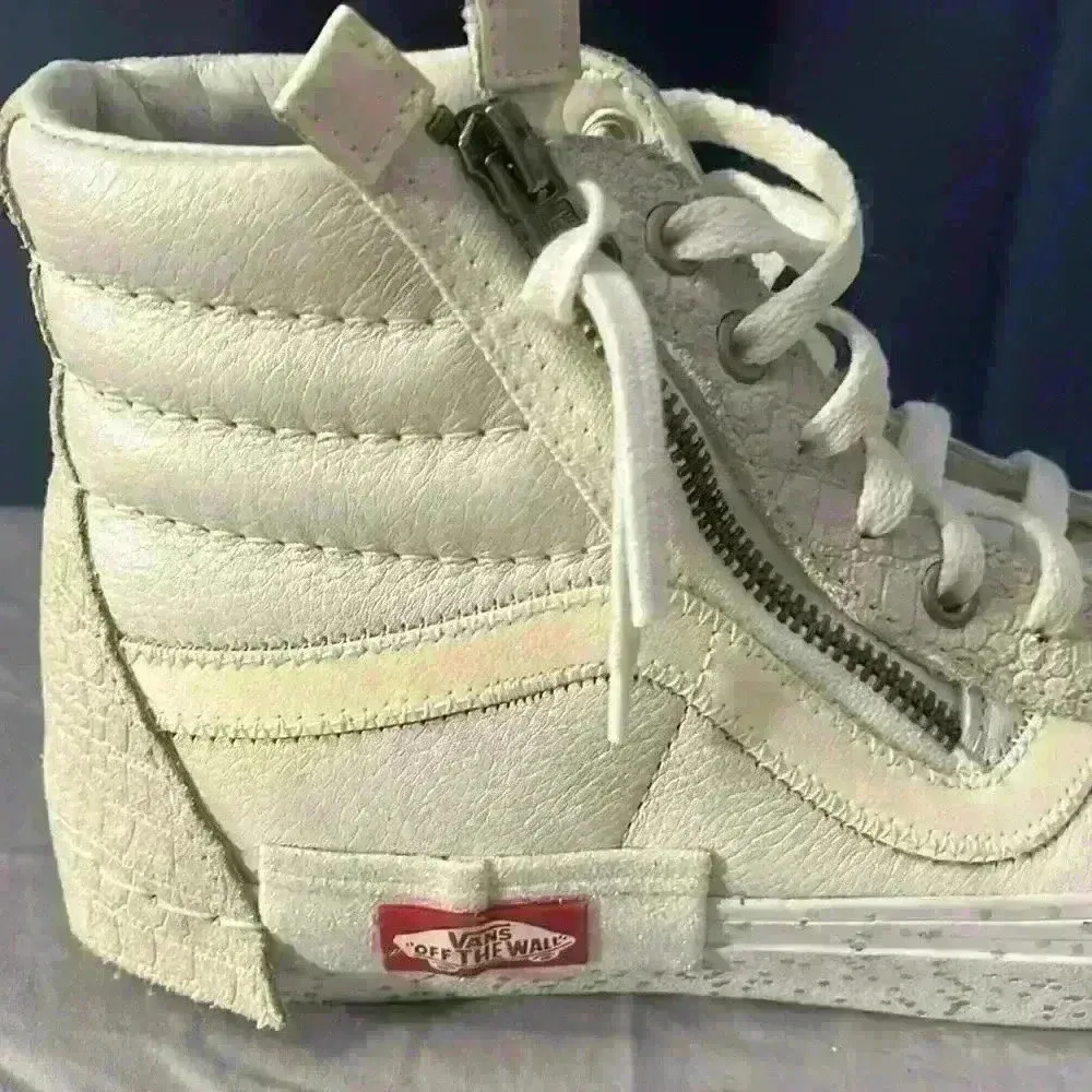 Vans SK8-Hi CAP Glitter Mix White Crocodile Embossed Size 8.0 Men, 9.5 Women - Image 4