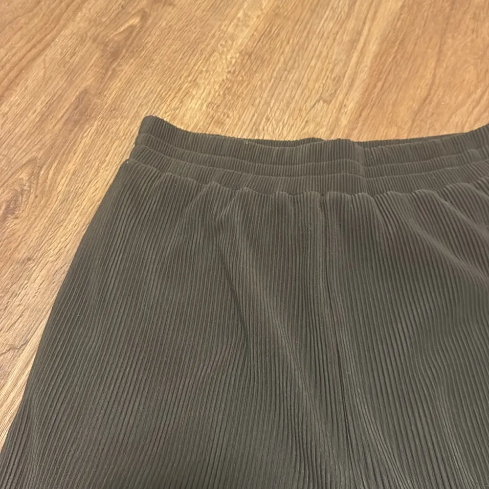 ASTR The Label Olive Green Ribbed Pull On Wide Leg Pants - Image 3