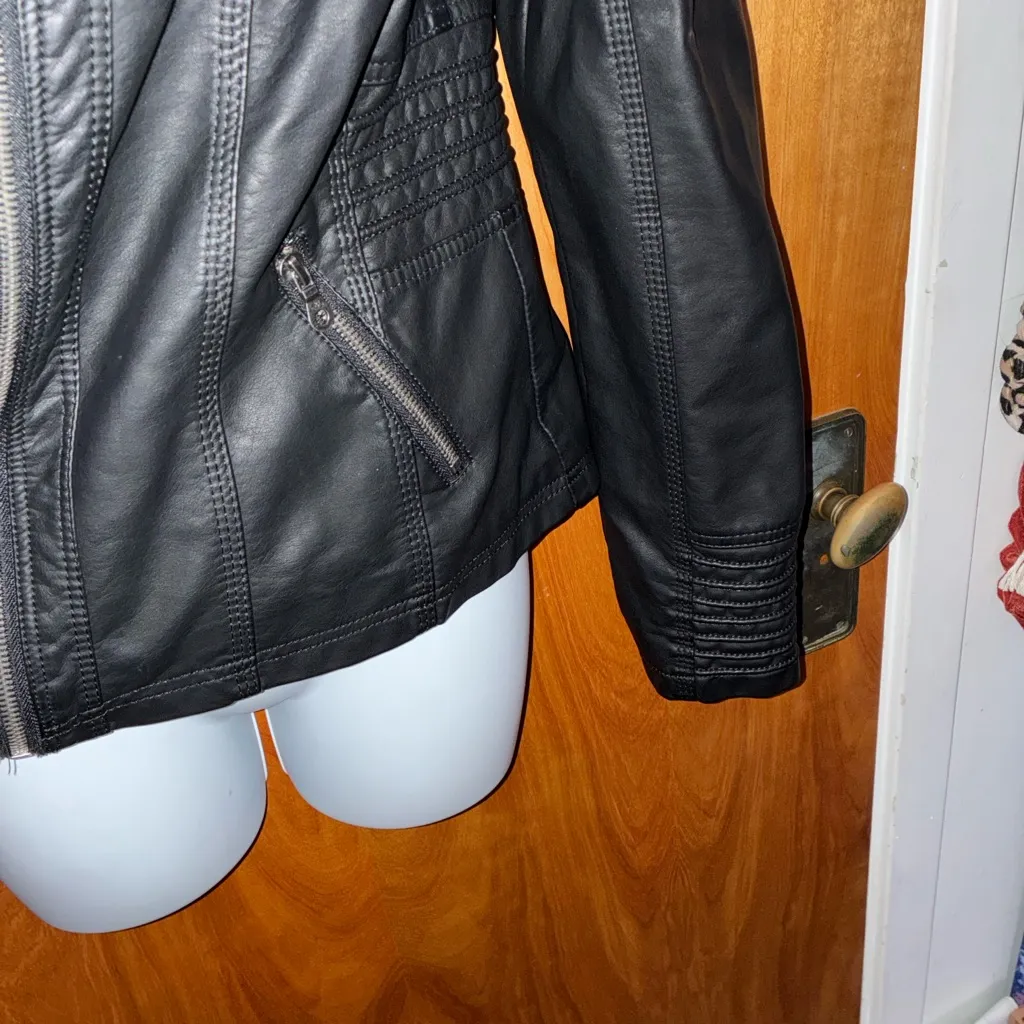 Lock & Love Black Vegen Leather Moto Jacket Detachable Hood - Image 4