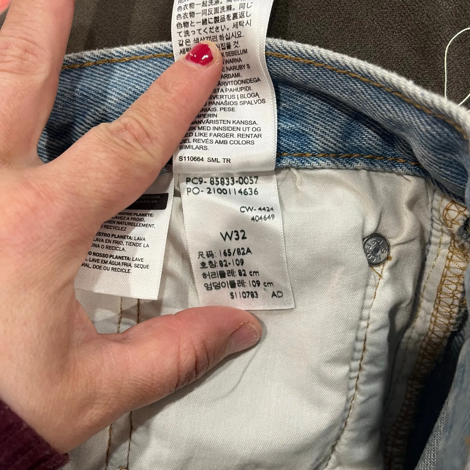 Levi’s 501 Women’s Light Wash High Rise Denim Shorts Mid Thigh Size 32 - Image 3