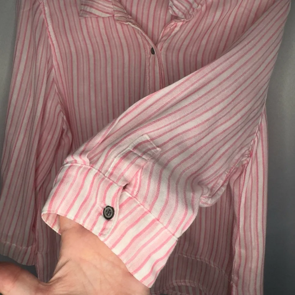 Westbound woman's button down pink & white striped blouse blouse size medium - Image 7