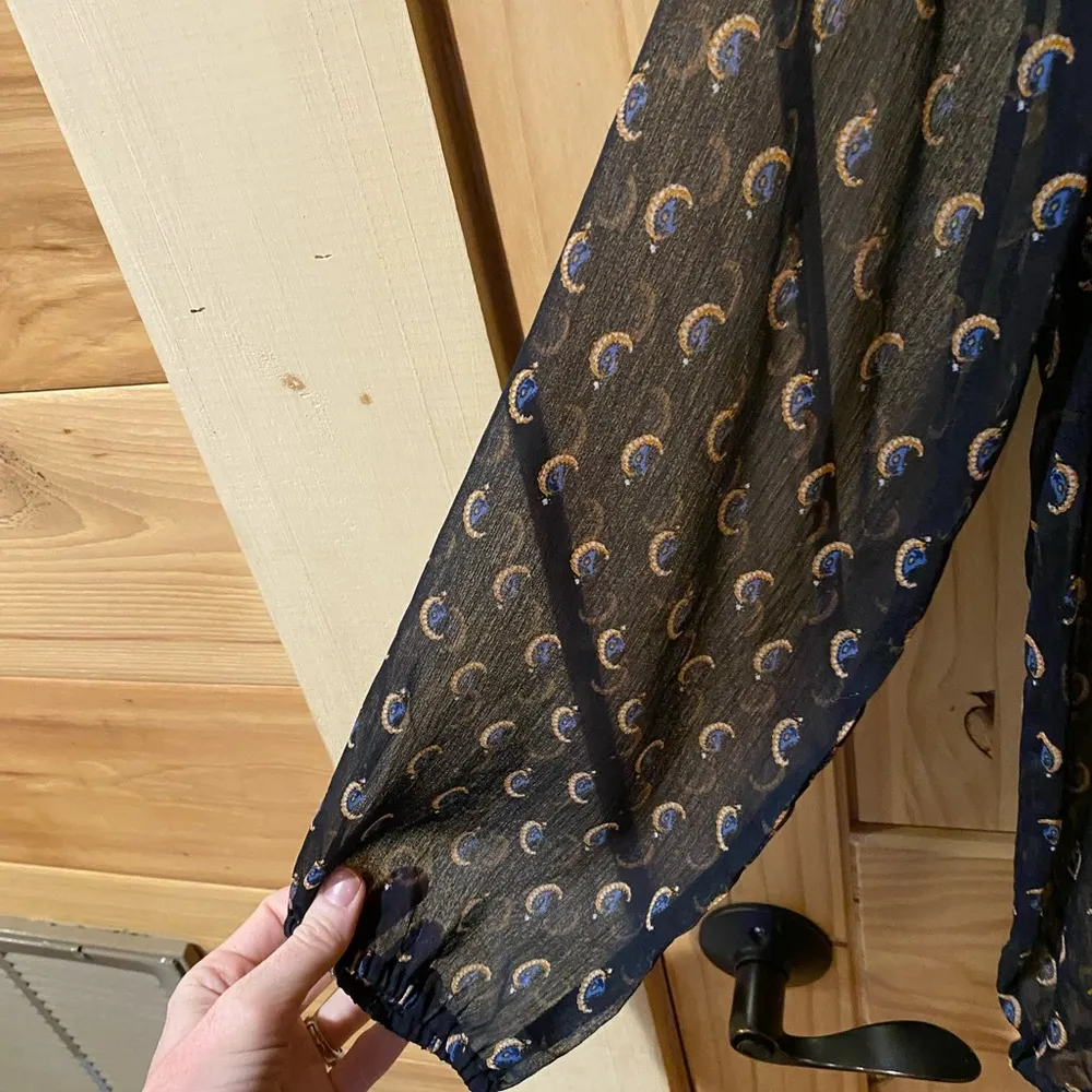 Lucky Brand Blue Graphic Blouse with Relaxed Fit and Long Sleeves - Image 4