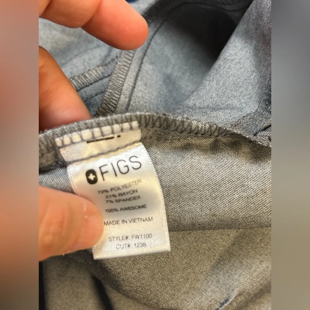 FIGS Technical‎ Casma Three-Pocket Scrub Top – Graphite Grey, Women’s Size S - Image 7