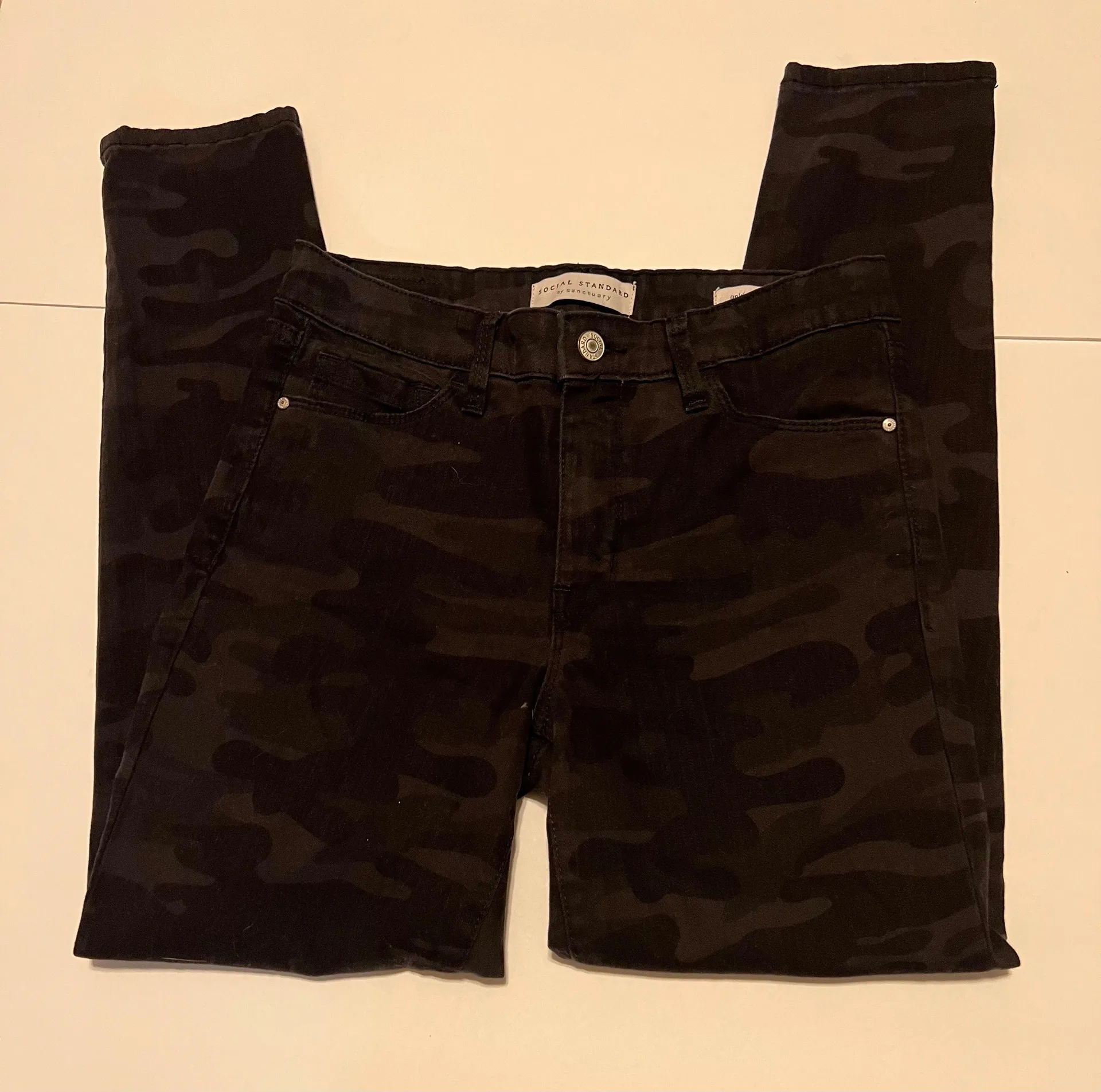 Social Standard By  Ankle Skinny Black Camo Womens Jeans Size 4 - Image 2