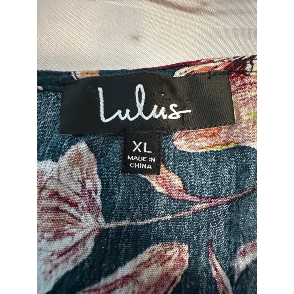 Women's Lulus Floral V - Image 3