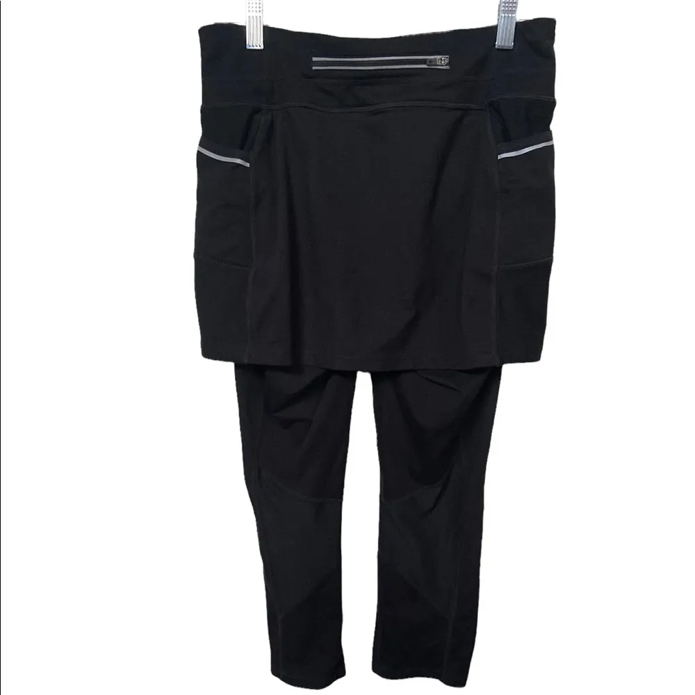 Athleta Be Free 2 in 1 Contender Skirt over Capri leggings size small. - Image 4