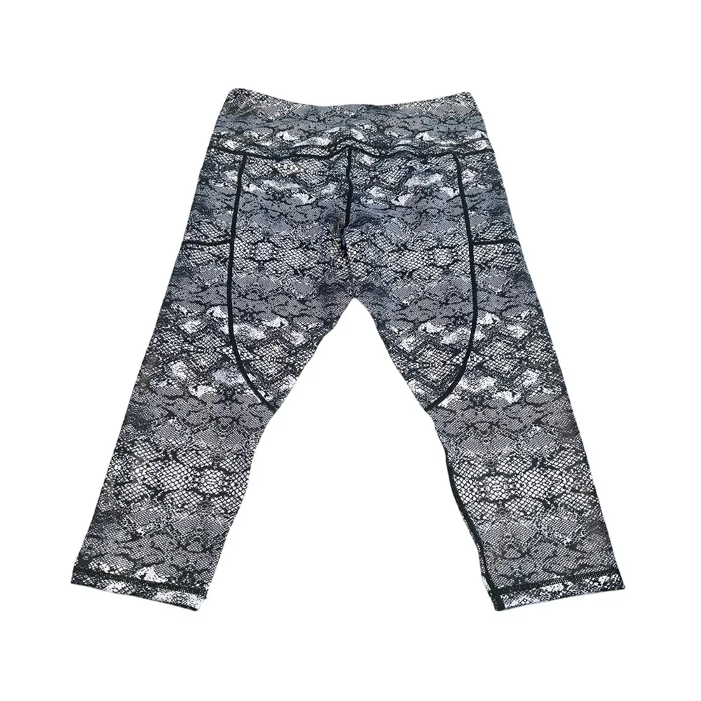 ZYIA black and white snake print metallic high rise‎ crop leggings size 16-18 - Image 2