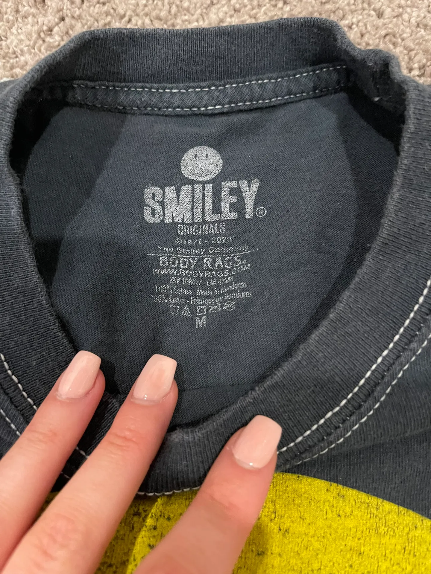 Urban Outfitters Smiley face tee shirt Gray Size M - Image 2