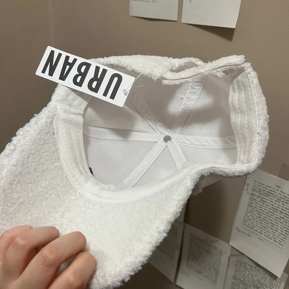 Boys Lie Sherpa White Baseball Cap Hat NWT - Image 4