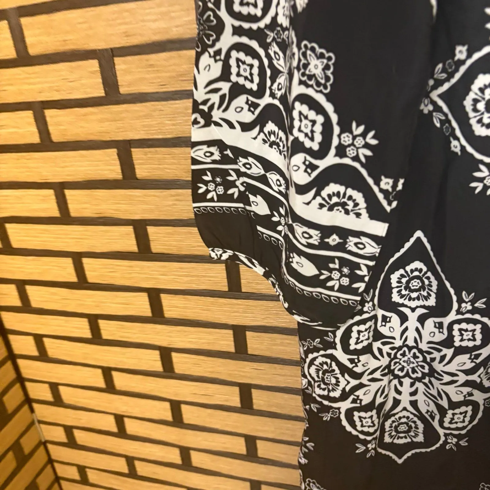 Old Navy Black And White Floral Dress Size‎ Medium - Image 5