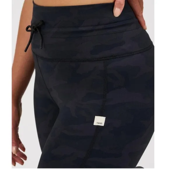 Vuori  women’s daily biker shorts in camo size medium - Image 2