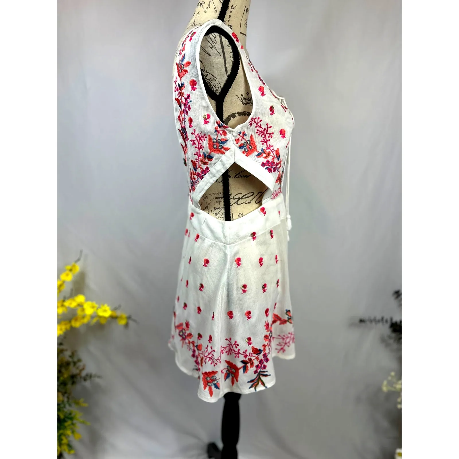 Raga Vanora Keyhole Embroidered Side Cut Outs Open Back Tunic S - Image 10