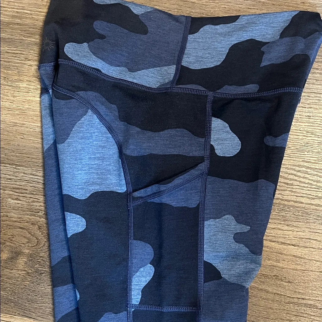 Offline by Aerie The Hugger High Rise Blue Camo Leggings w/ Side Pockets Large - Image 6