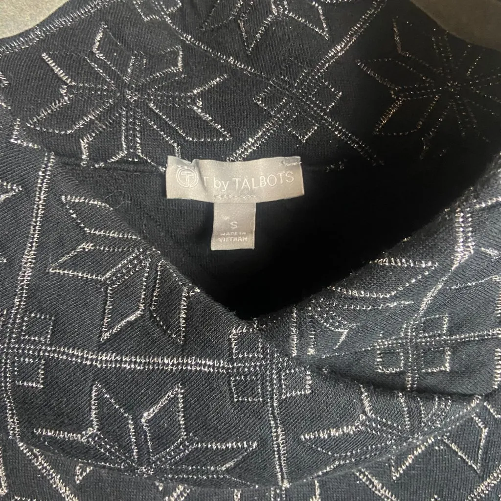 T by Talbots Size Small Snowflake Quilted Wrap Neck Pullover Sweatshirt Black - Image 3