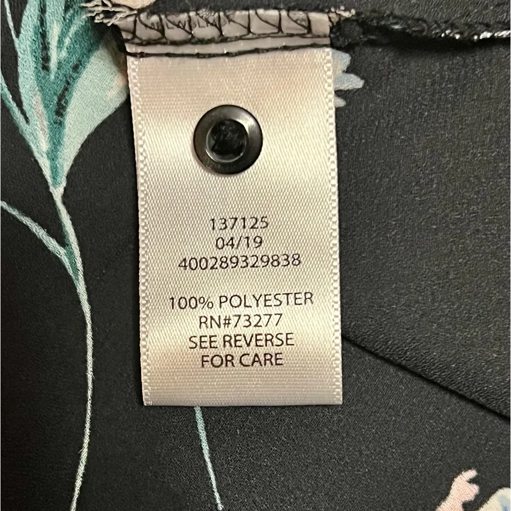 Candie’s Floral Black/Blue Chiffon Work Blouse (EUC) Medium - Image 4