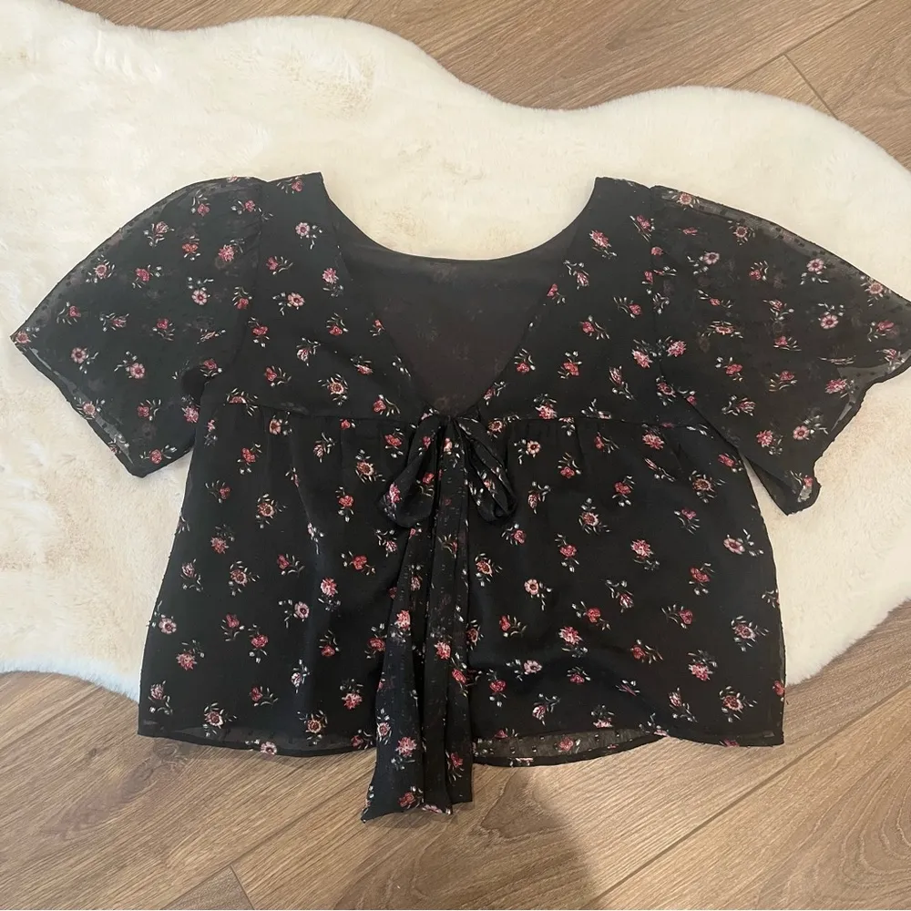 Loft Cropped Bow Back Blouse Size S - Image 3
