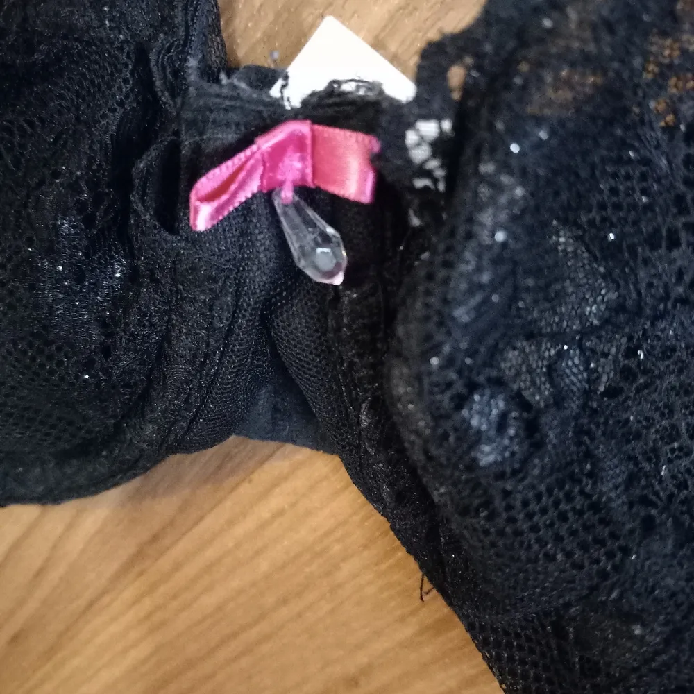 Victoria's Secret 36DDD Underwire Bare Lace Full Coverage Bra in Black - Image 2