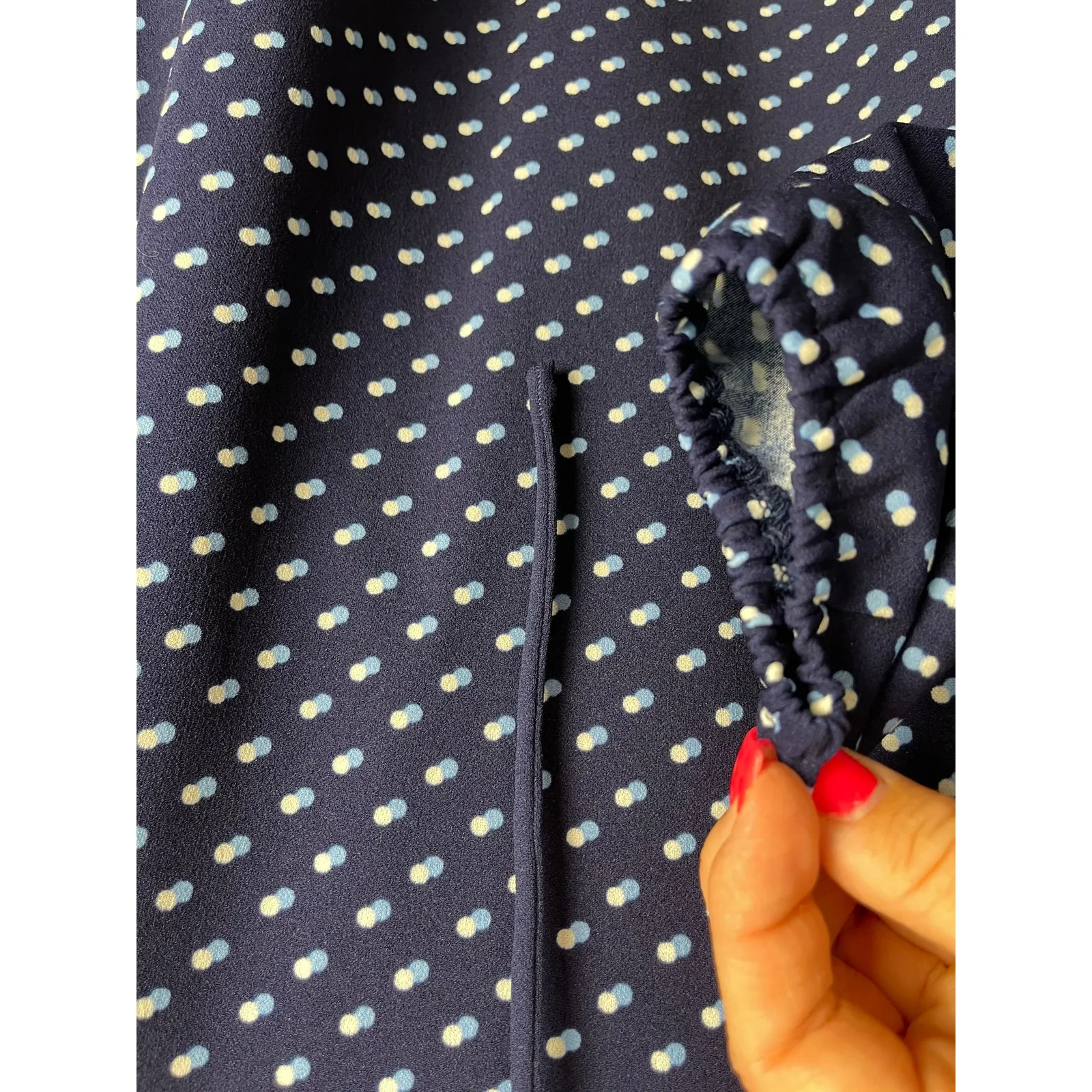 Talbots Pleated Dark & Light‎ Blue Dots Tie Neck Top Size Medium - Image 8