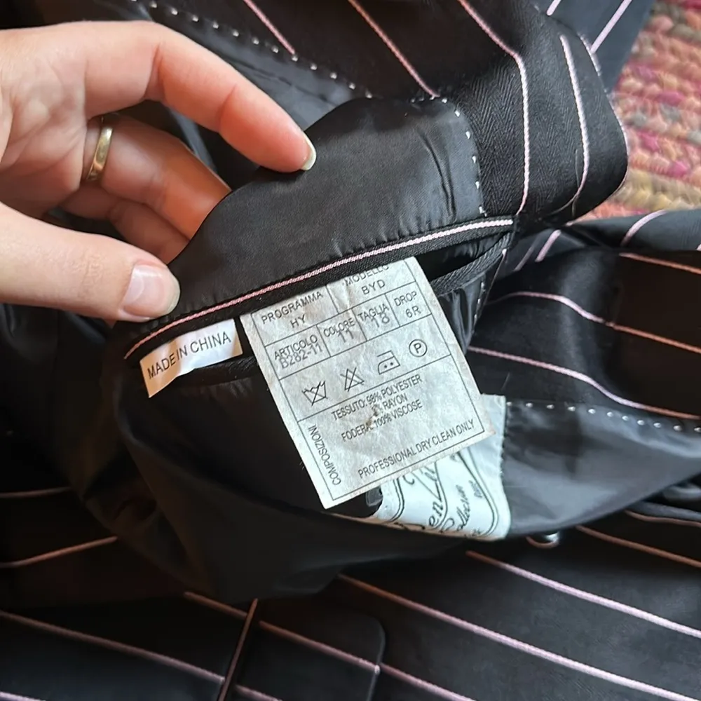 VTG DEN ZEL PARIS BLACK & PINK STRIPE LONG BLAZER MOB WIFE - Image 4