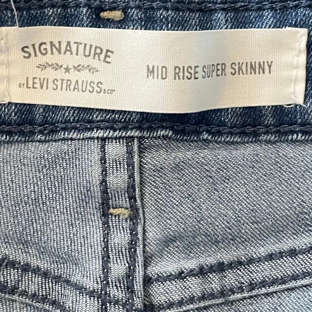 Levis Strauss Signature Denim Distressed Mid Rise Super Skinny Size 26 - Image 8