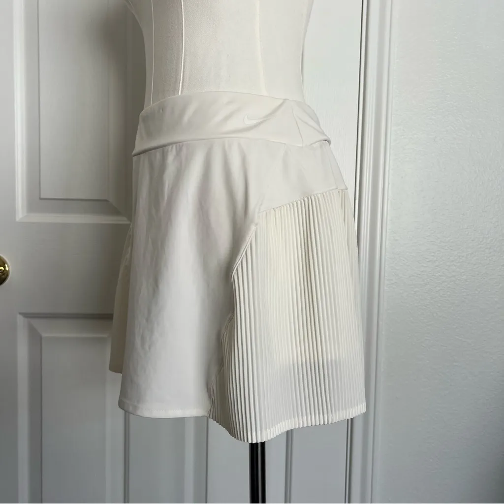 Nike Women's Dri-FIT 15" Golf Skort - Image 8