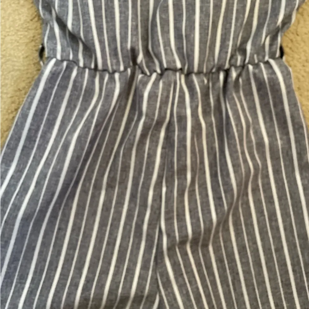 Pinstriped Romwe short sleeved suit romper - Image 6