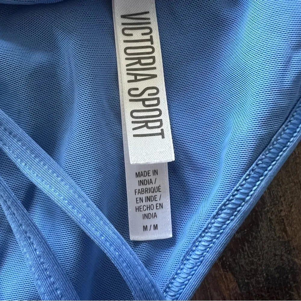 Victoria’s Secret Sport Light Blue Strappy Back Sports Bra Size Medium - Image 5