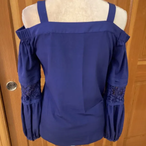 Mint Condition Blue Thalia Sodi Blouse. Size Small - Image 8