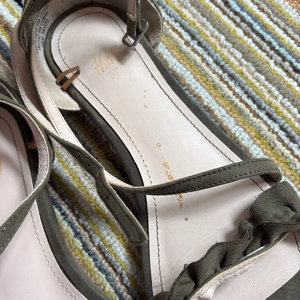 H&M Green Strappy Sandals with Ruffled Details - Image 3