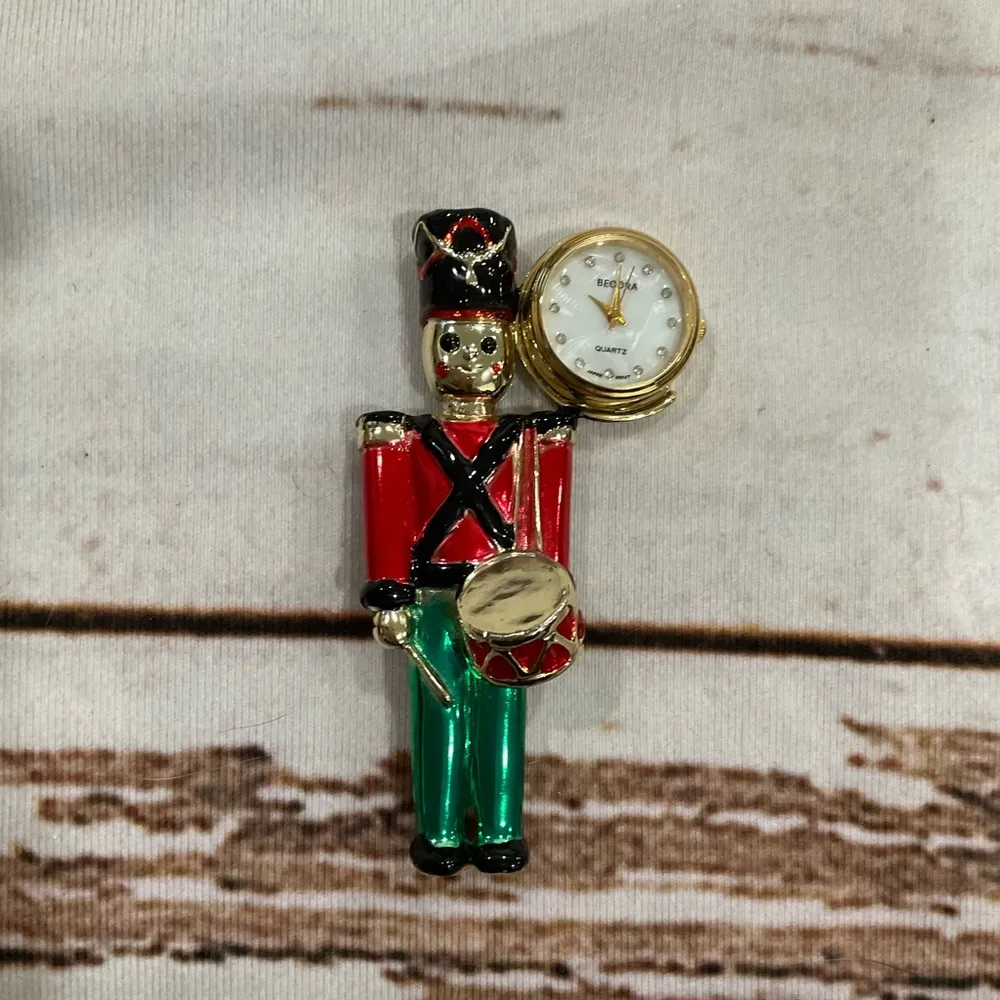 VINTAGE BECORA TOY SOLDIER PIN - Image 7