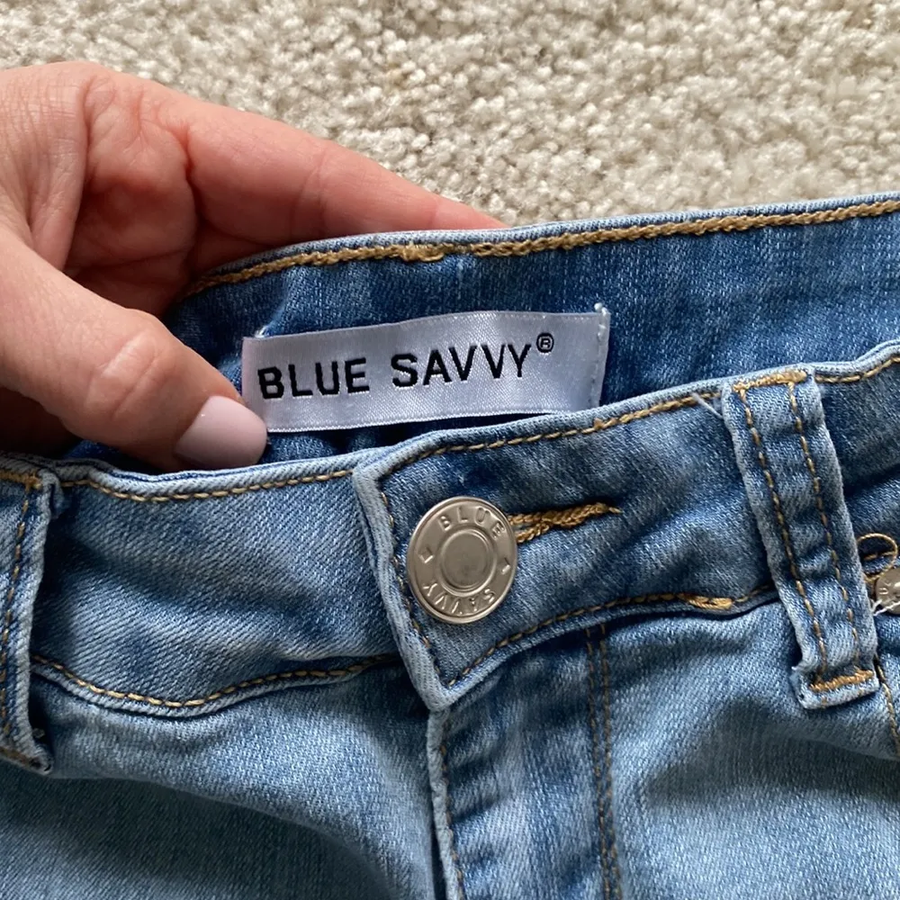 Size 7 28 high rise rolled cuff blue Jean shorts - Image 5