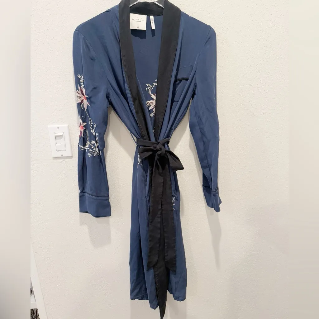 L’ACADEMIE‎ The Lara Silk Robe in Navy Embroidered size XS - Image 3