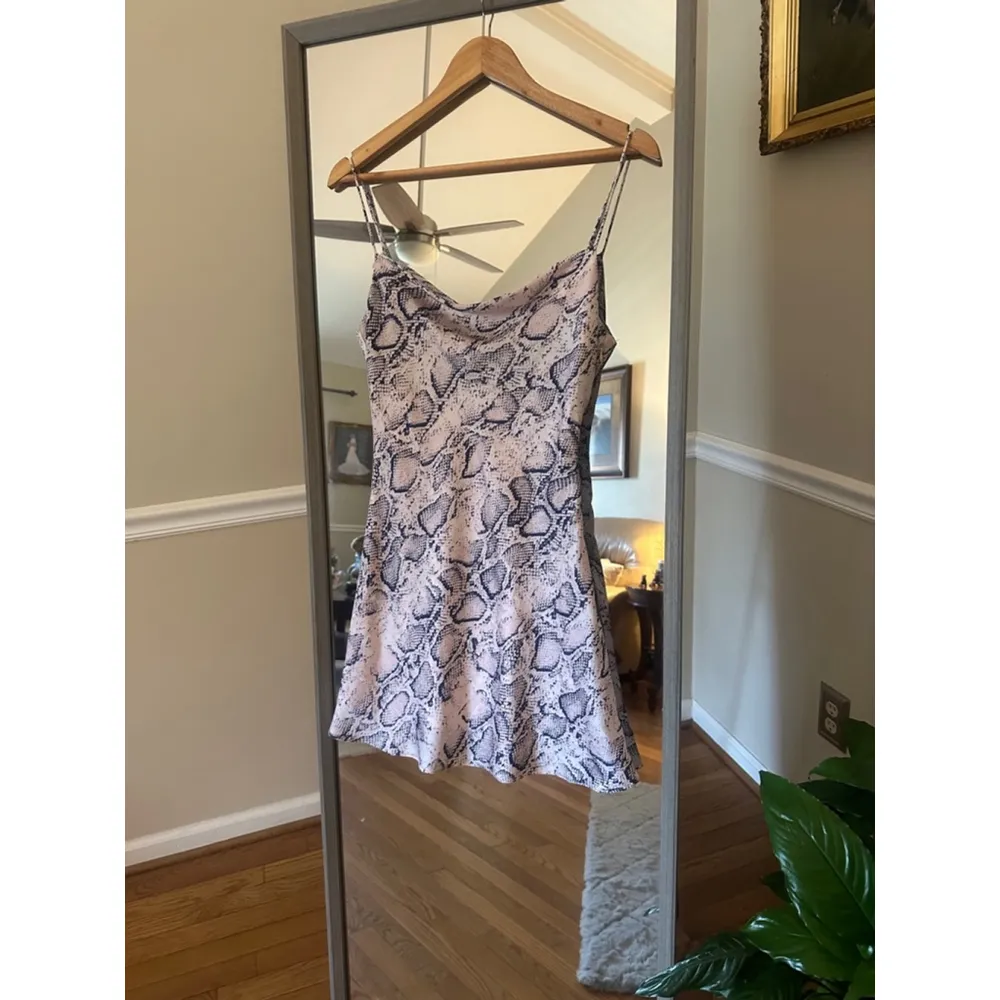 Women's Victoria + Sophia‎ Dress Size S Pink Snake Print Mini - Image 2