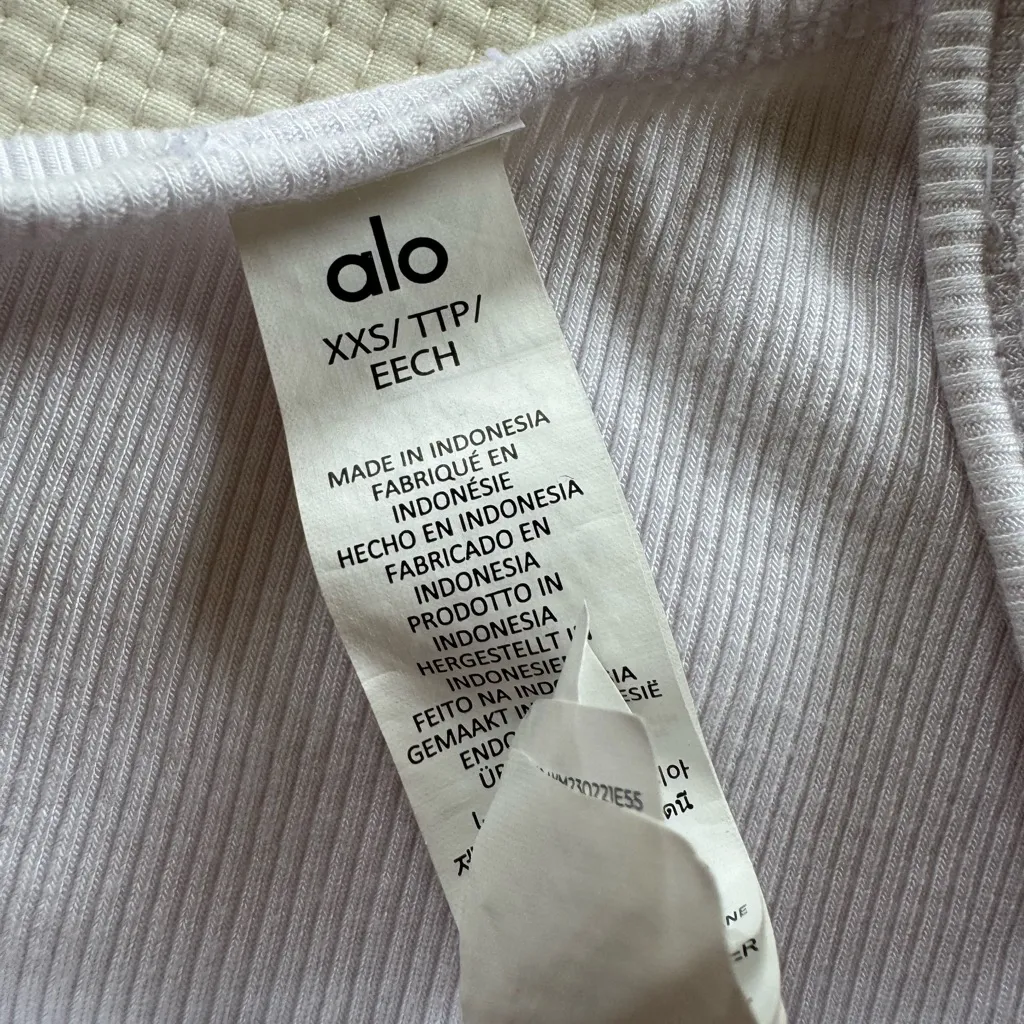 ALO Yoga Classic White Tank Top - Image 4