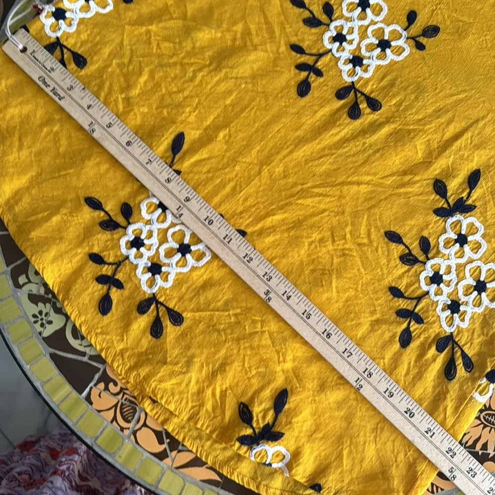 KINDRED LINEN EMBROIDERED TOP Sz: L Gold Size L - Image 6