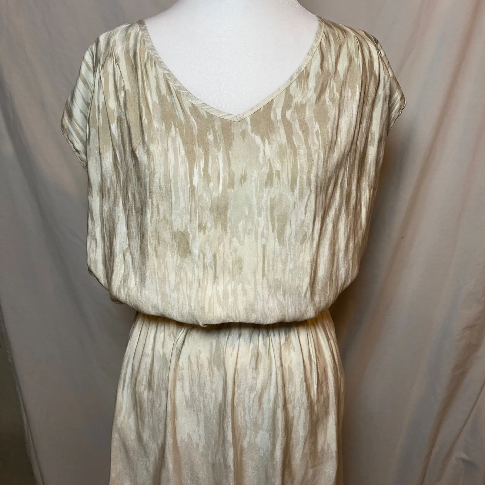 Express XS Beige‎ Gold High Low Mini Dress Abstract Print Short Sleeve Casual - Image 3
