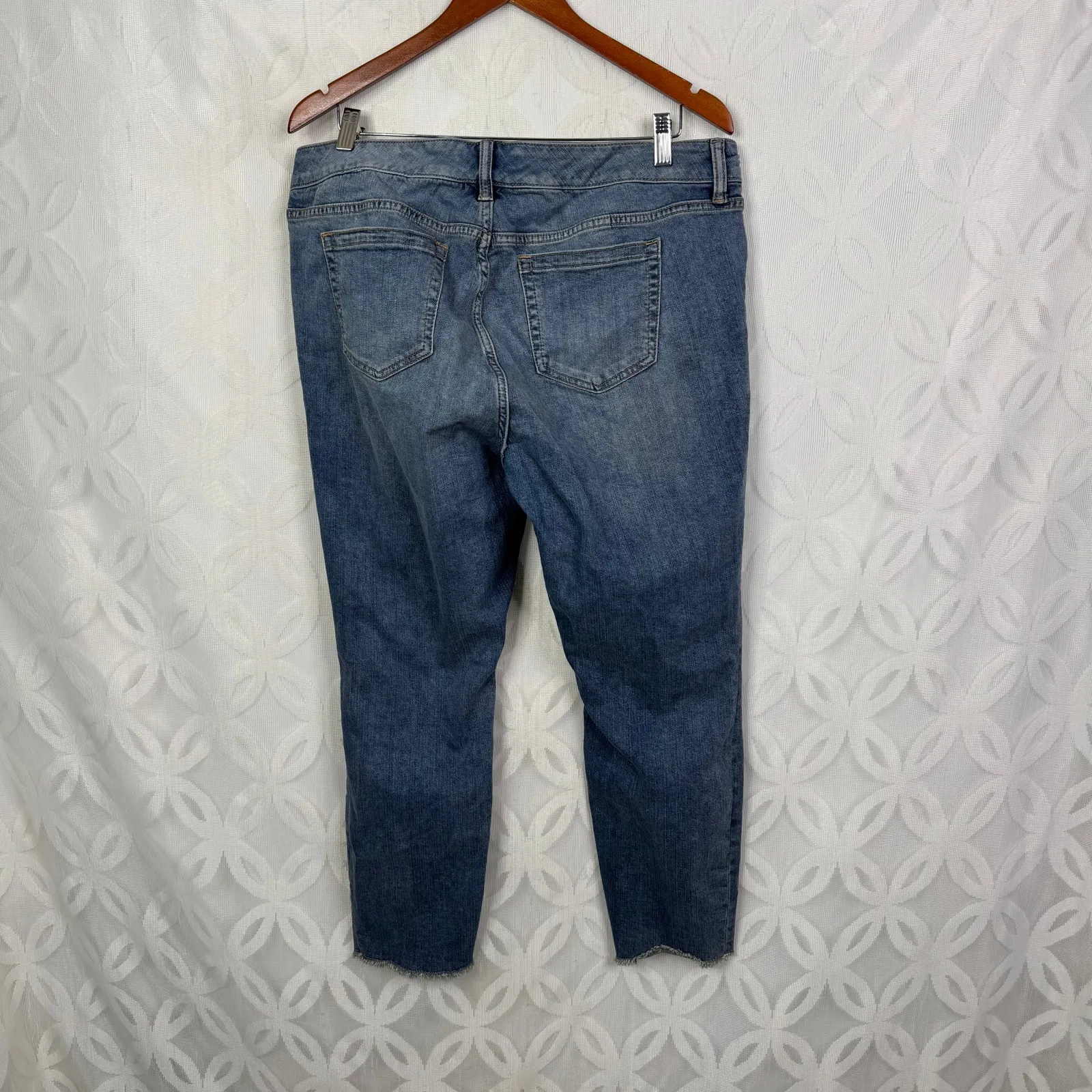 Torrid Ankle Skinny Patch Distressed Raw Cut Jeans‎ Size 16 - Image 6