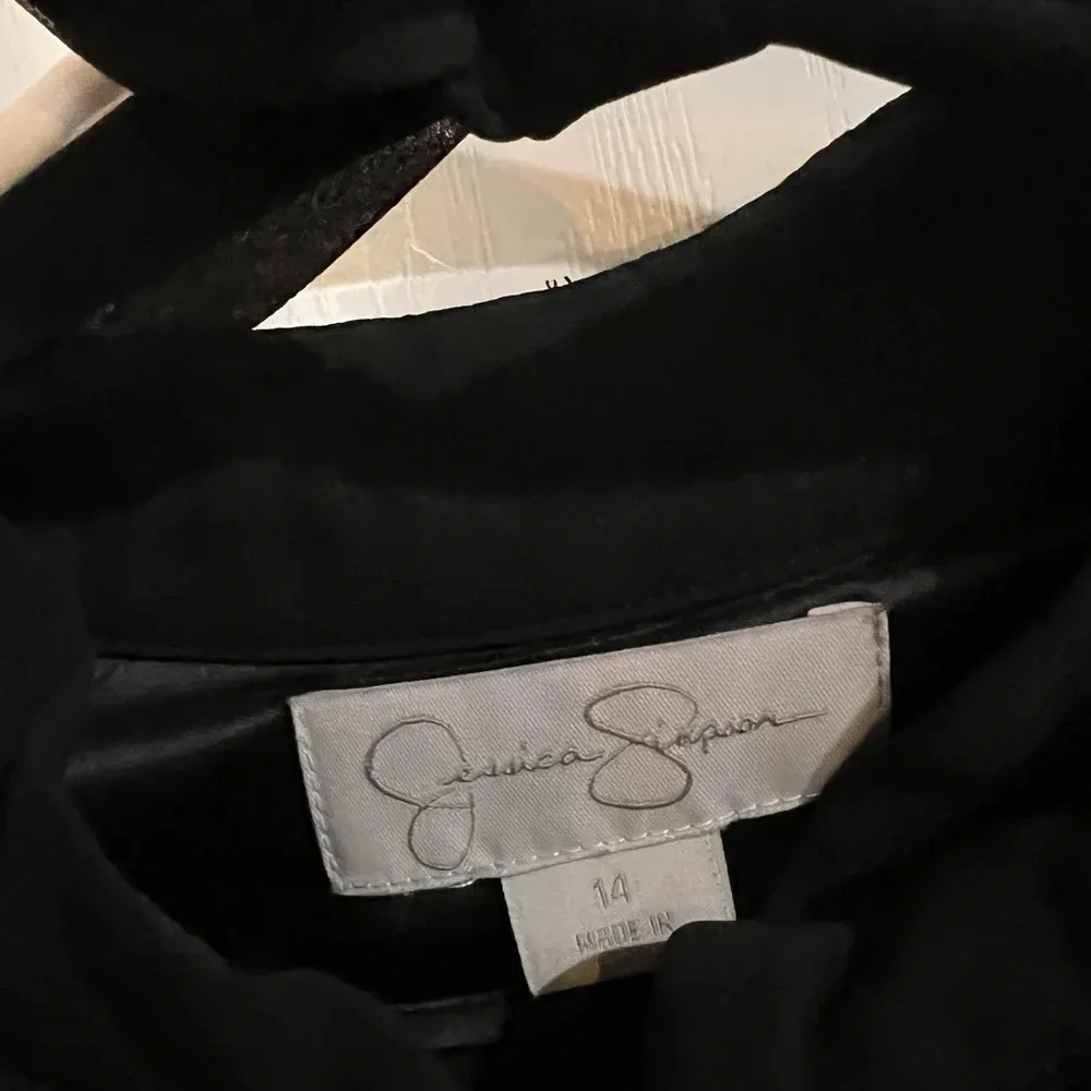 Jessica Simpson Lightweight Black Dress - Image 4