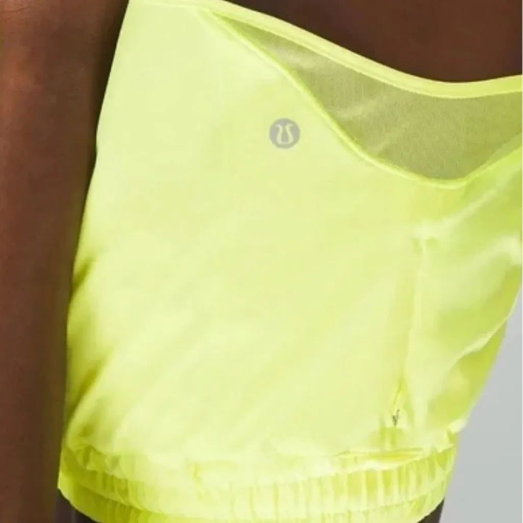 Lululemon hotty hot 2.5” high rise electric lemon lined shorts Sz 6 Rare - Image 2