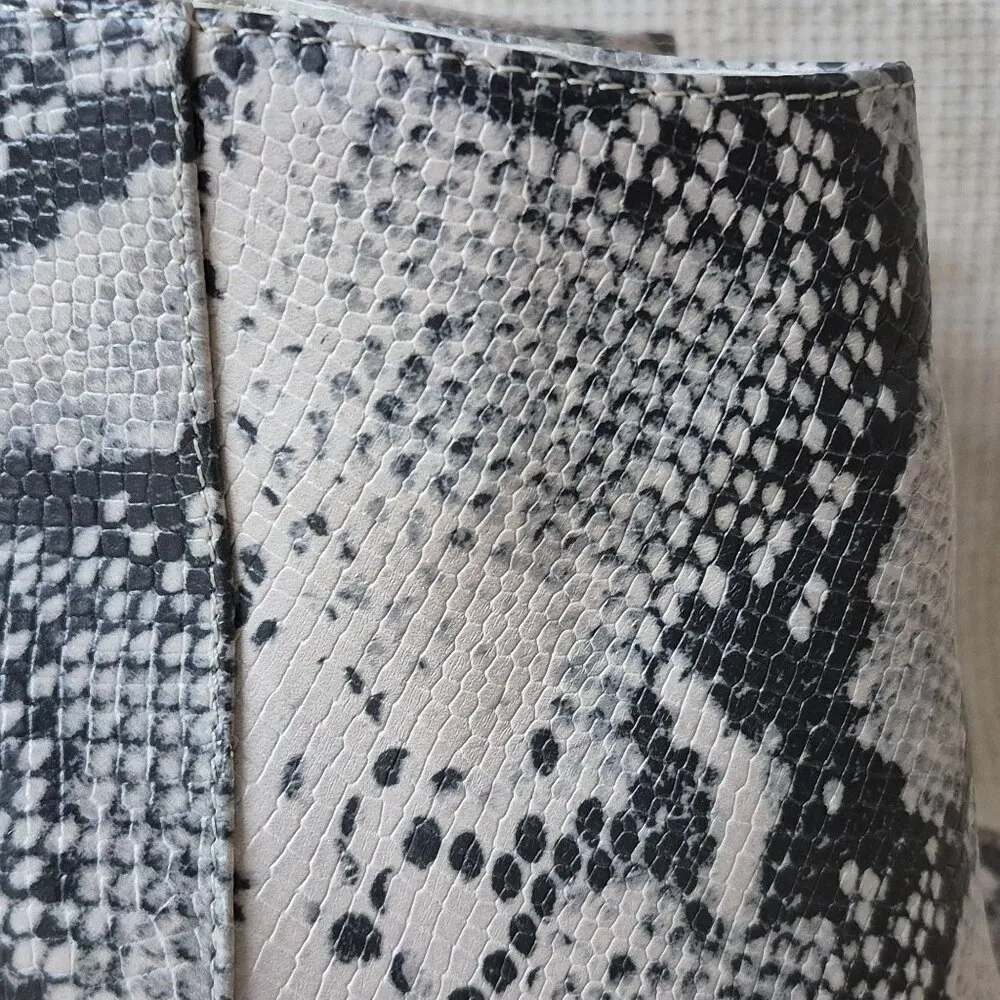 Madden Girl Women Ankle Boots Block Heel Snake Skin Print Zips 7M Cream Gray - Image 7