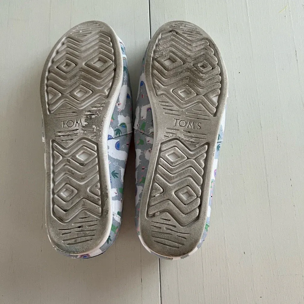 TOMS Alpargata Lovable Llama Print Gray‎ Flats Shoes Size 7 Wide - Image 6