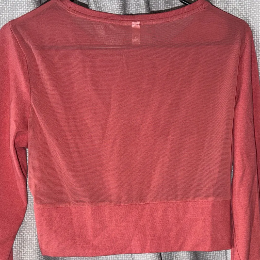 Victoria Secret Coral Long Sleeve Crop Top Slight open front mesh back Sz Med - Image 5
