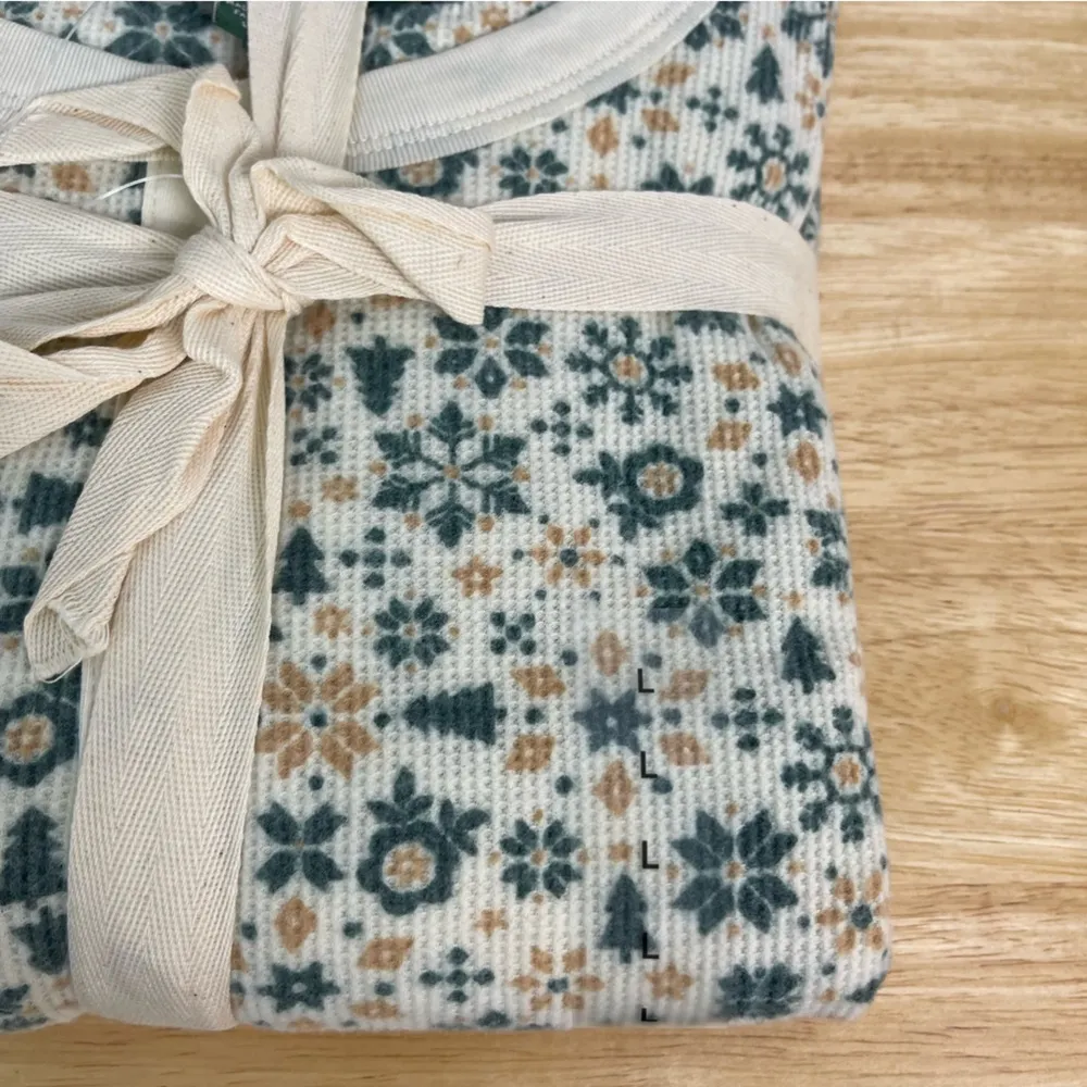 American Eagle  Waffle Knit One Piece Pajama Set Size large - Image 2